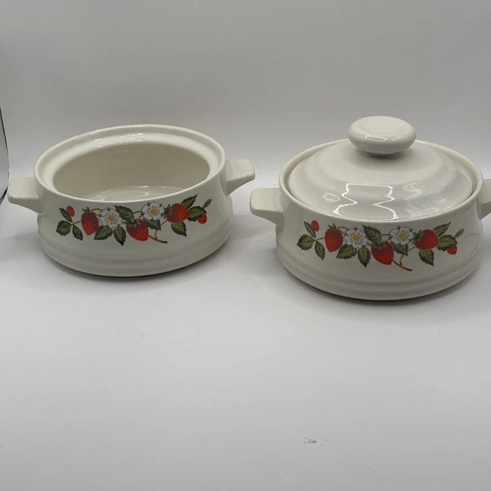 Vtg Sheffield Strawberries n‎ Cream Stoneware Lidded Soup Bowls Set of 2 Japan